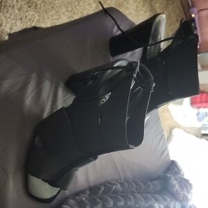 Rialto Black Heels Sleek Design